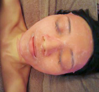 21）20〜30分リラックスした状態で置いてください。マスクを外した後は、美容液や乳液でお肌を整えてください。